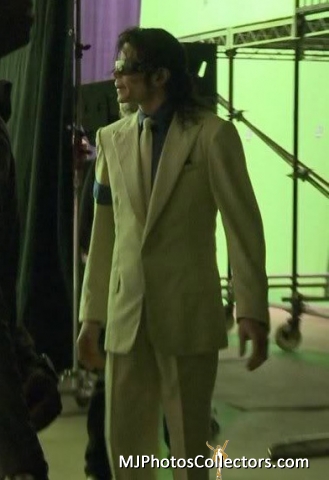 Michael-Jackson-michael-jackson-14141931-396-604.jpg