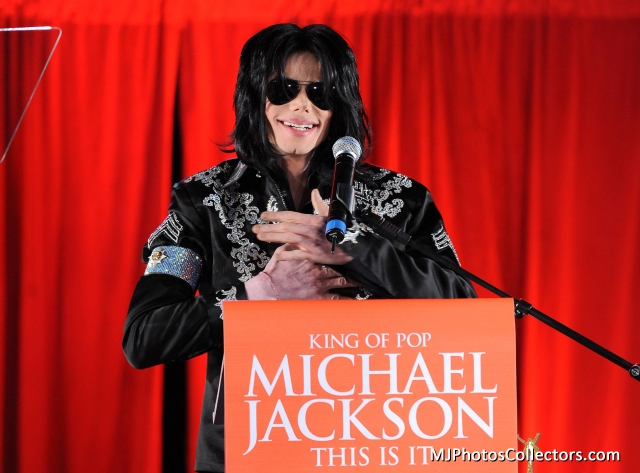 000michaeljacksontributecelebutopiacd2009000 (234)GroupUU.jpg